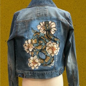 MUDD brand denim jacket SZ MD hand painted Python flowers snake embroidered